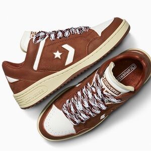NWT The legendary Converse Weapon Paris